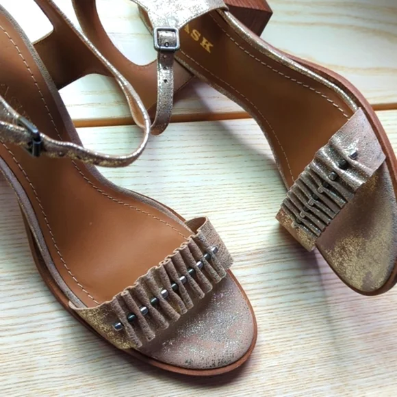 🆕🌿TRASK GOLD SANDALS🌿 - Picture 5 of 8